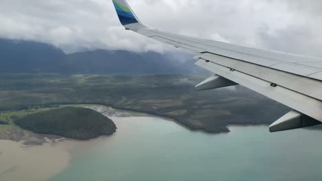 airplane descending on final approach