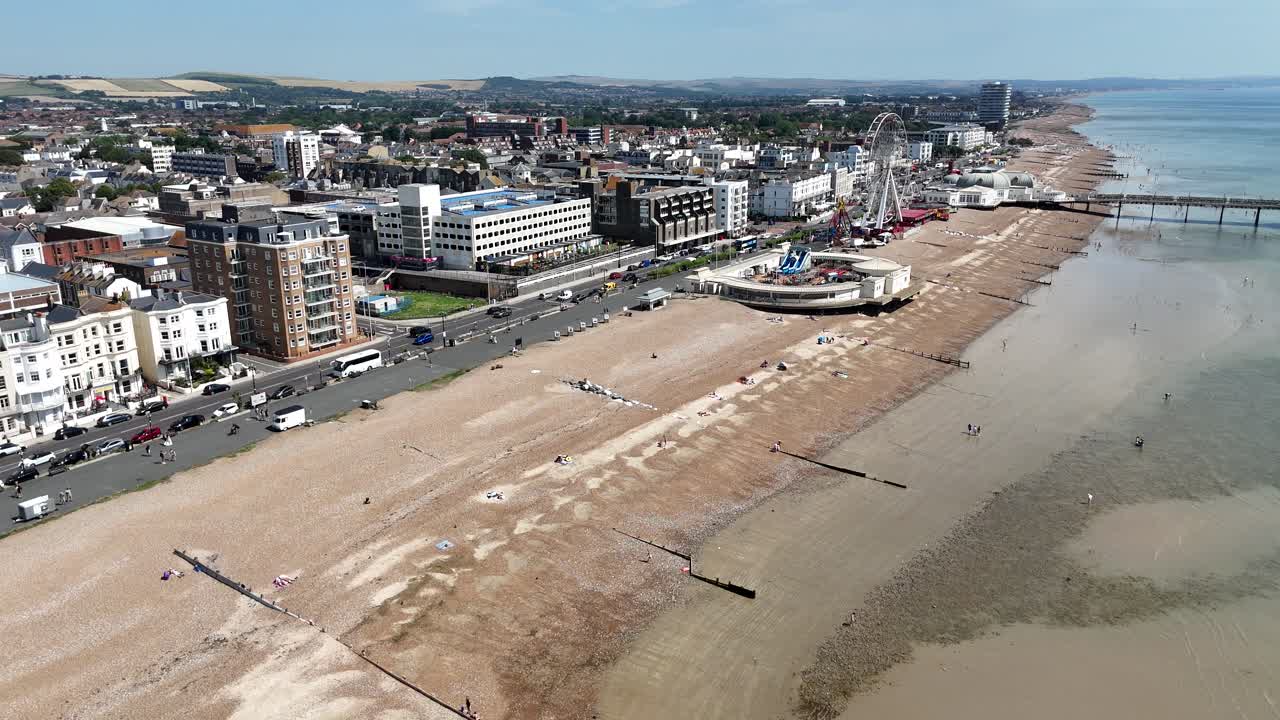 retiro del avión no tripulado reverso aéreo revela worthing oeste de sussex frente al mar del reino unido
