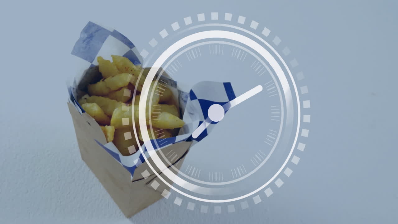 animación de reloj moviéndose sobre patatas fritas