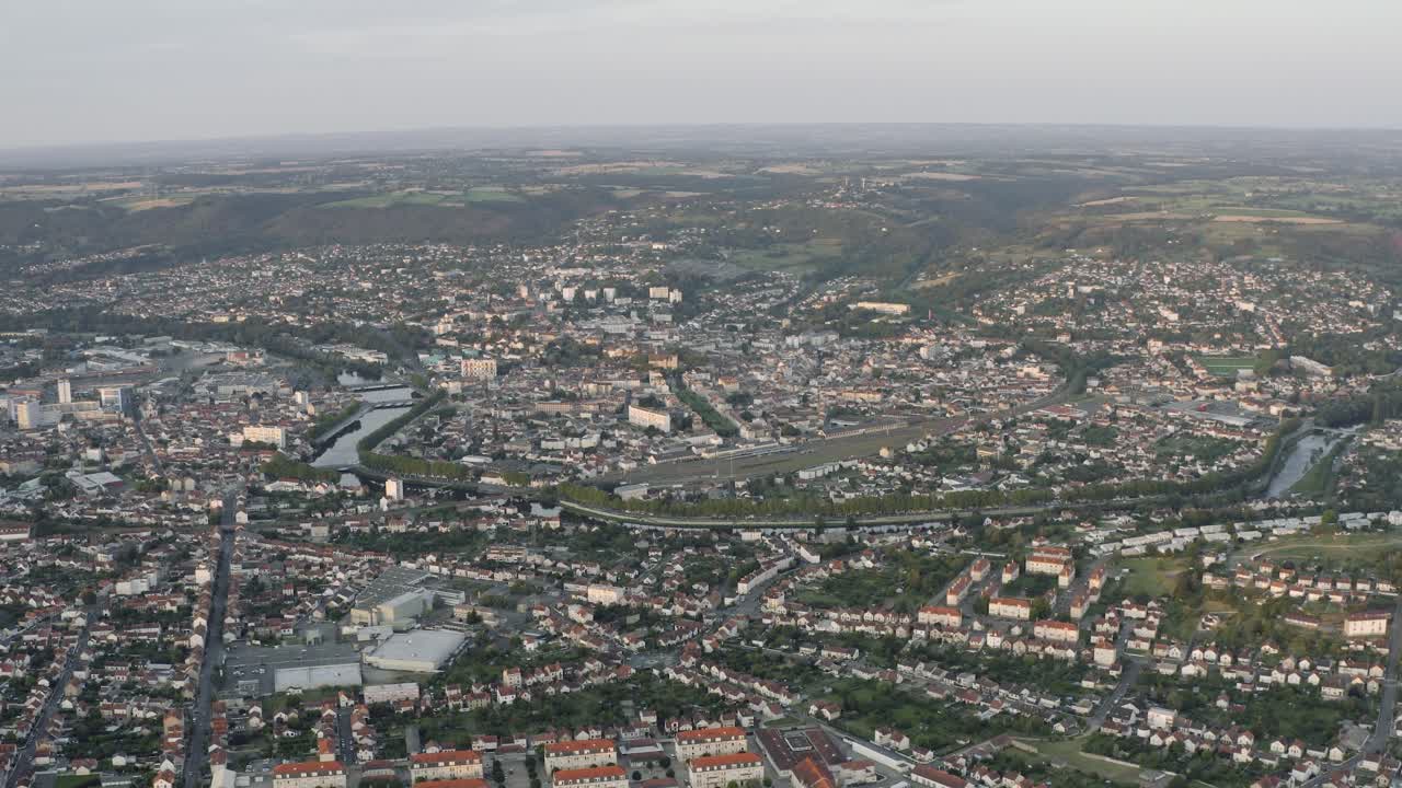 프랑스 중부 몽뤼송의 드론 공중 촬영