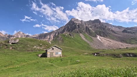 Zeitraffer-Einer-Alpinen-Landschaft