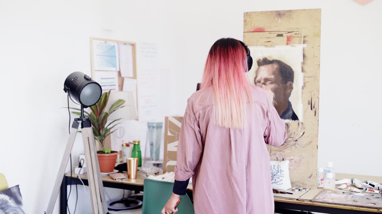 hobby pintar lienzos solo en un estudio coreano