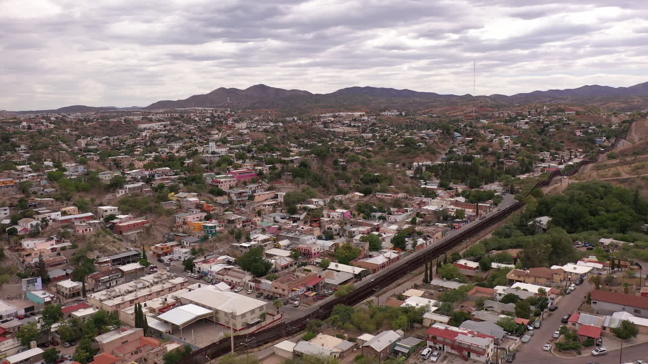 muro fronterizo en nogales, arizona