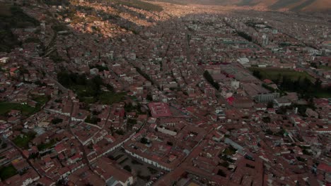 4k-aerial-view-at-sunset-over-the-city-centre-and-plaza-de-armas-in-Cusco,-capital-of-the-inca