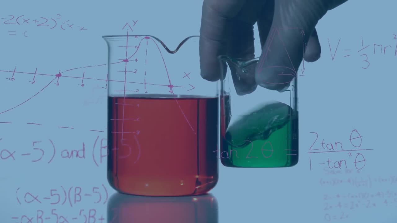 animación de fórmulas matemáticas sobre el científico en el laboratorio