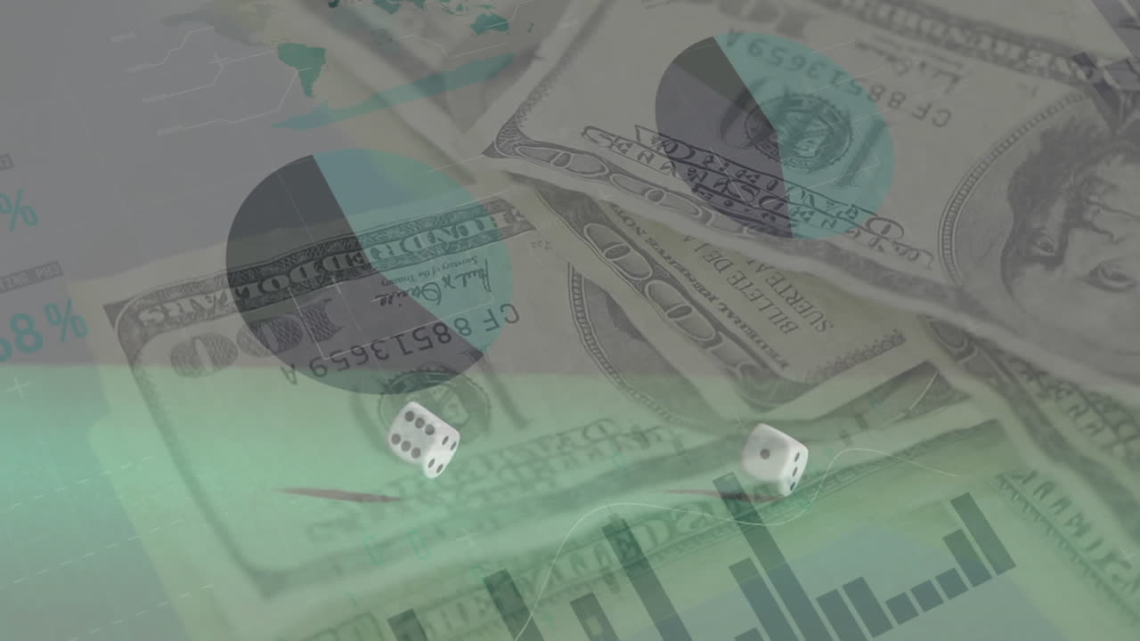 animación del procesamiento de datos financieros sobre dos dados y billetes de dólares estadounidenses en el fondo