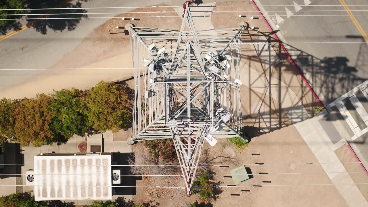inspección con aviones no tripulados de torres de transmisión, postes eléctricos y líneas eléctricas
