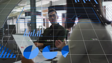 animación de múltiples gráficos con números cambiantes, diversos compañeros de trabajo discutiendo informes