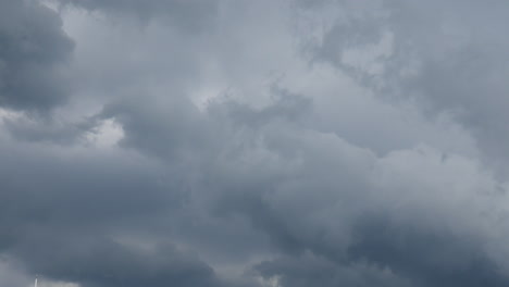 Nubes-En-El-Cielo,-Tormenta-Acercándose,-Antes-De-La-Lluvia,-Gris-Pesado,-Nubes-Negras-Moviéndose,-Día-Nublado,-Calentamiento-Global