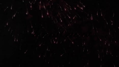 animación del texto navideño sobre la decoración y fuegos artificiales en el fondo