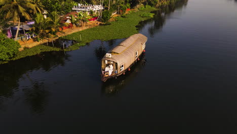 Luxury-Houseboat-Touring-Over-Rustic-Kerala-Backwaters,-Alappuzha-In-Southern-India
