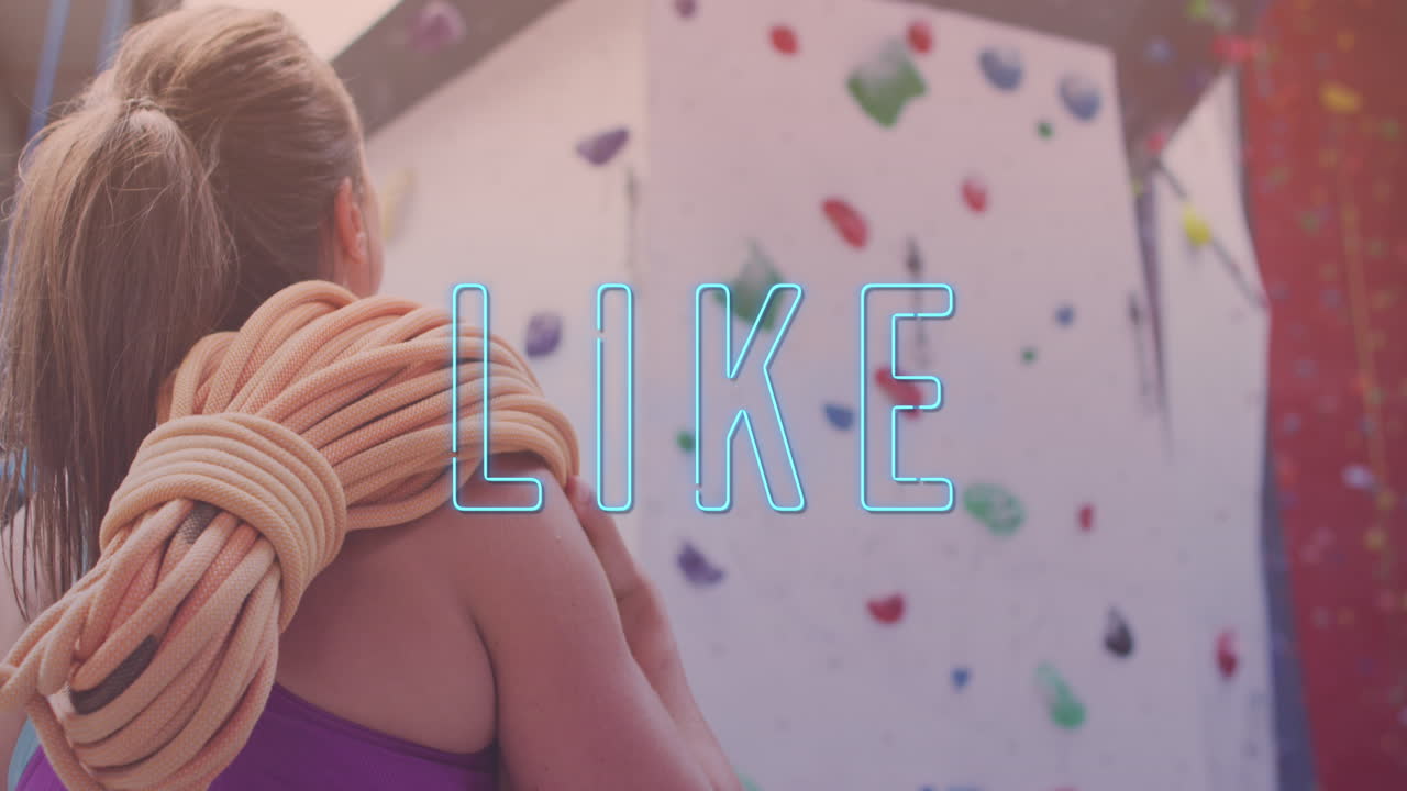 뉴언 파란색은 체육관에서 벽을 오르려고 로프를 가진 백인 건강한 여성에 대한 텍스트 배너입니다.