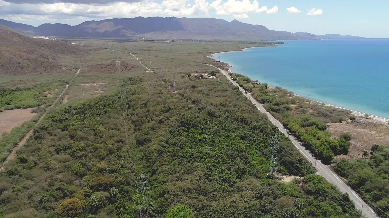 calle sanchez a lo largo de la playa de viyeya cerca de la bahía de ocoa, azua república dominicana