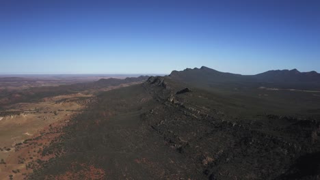 Aerial-drone-view-of-the-vast-land-of-Flinders-Ranges,-South-Australia