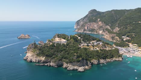 el monasterio de paleokastritsa - una vista aérea increíble