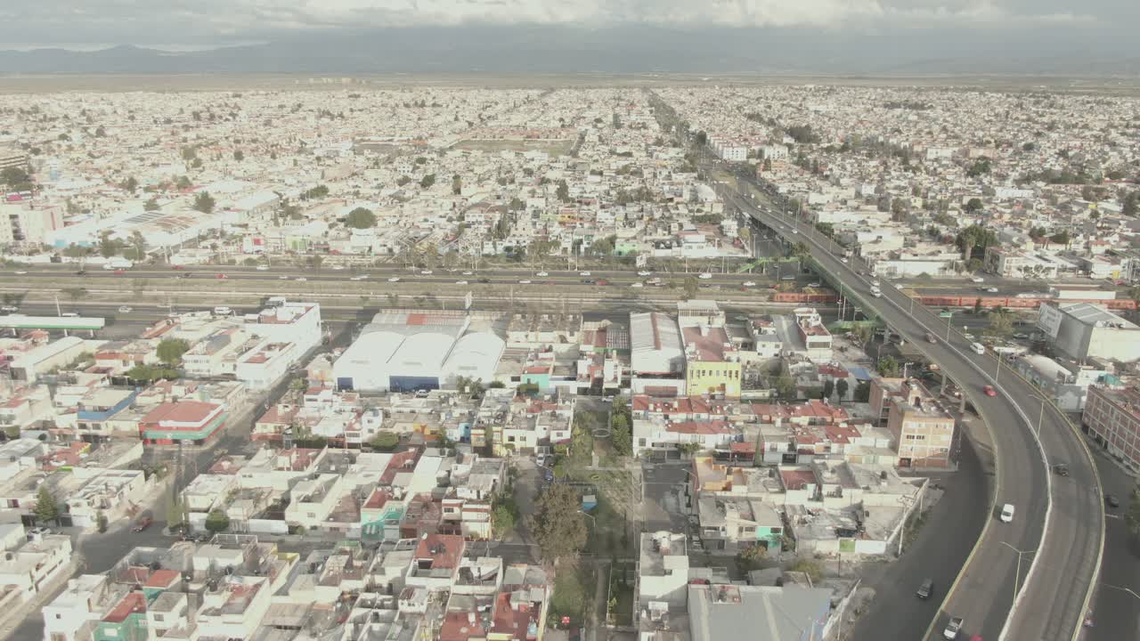 Vista aerea dell'area metropolitana di Città del Messico, ripresa da drone