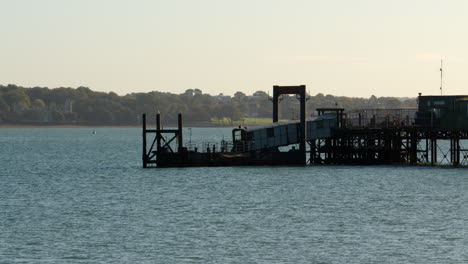 Hythe-Muelle-Del-Ferry-Moviéndose-Con-Las-Olas