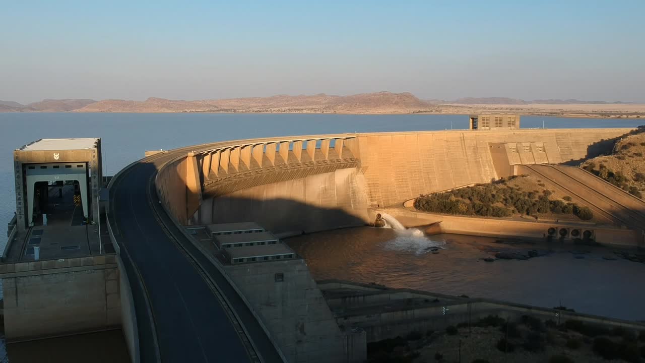 pared del embalse del lago sluiced fhd