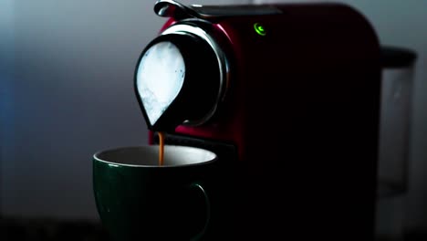 Coffe-machine-pouring-coffe-in-a-cup