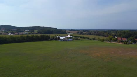 Perfekte-Luftaufnahme-Von-Oben,-Flug-II-62,-Flugzeug-Am-Boden