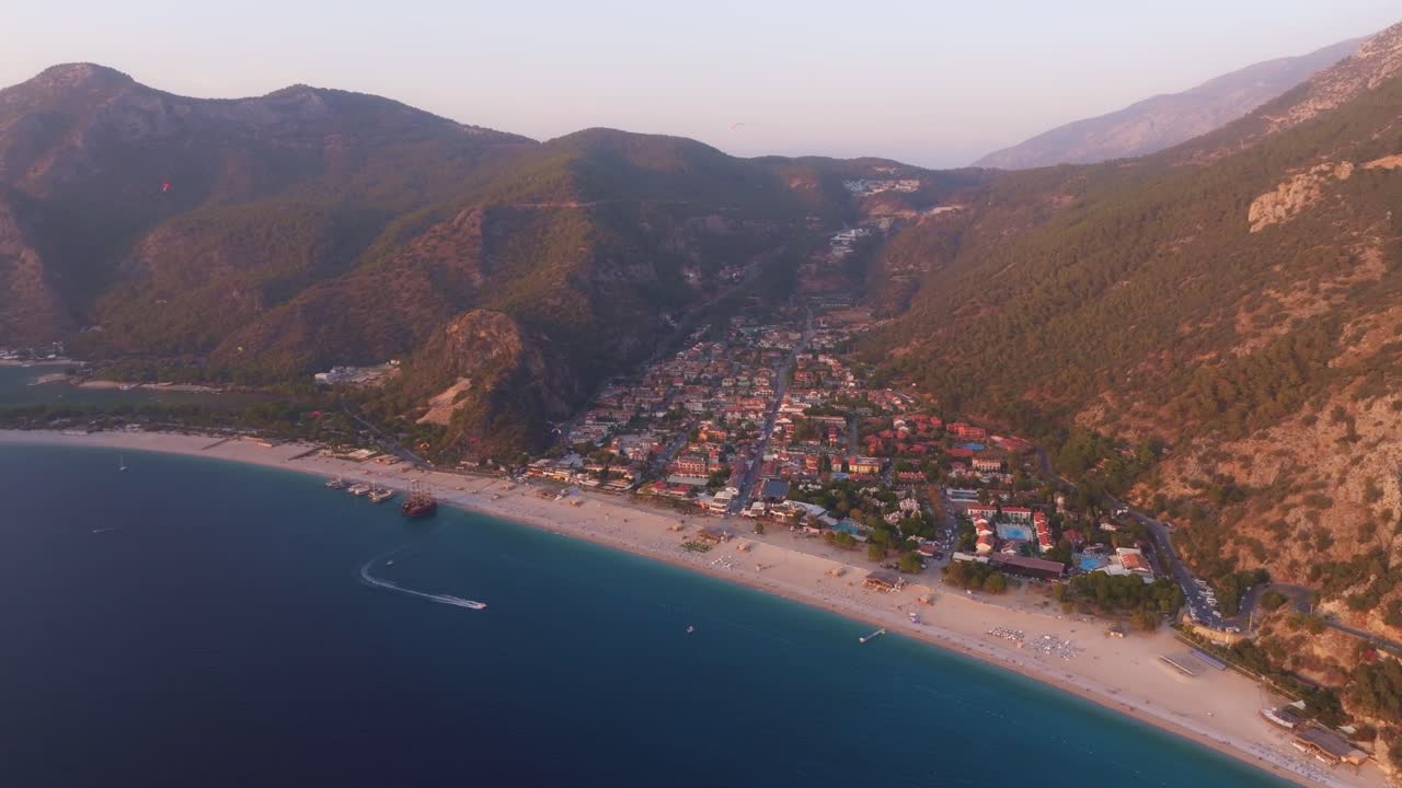 Oludeniz strand solnedgång med utsikt över Medelhavet