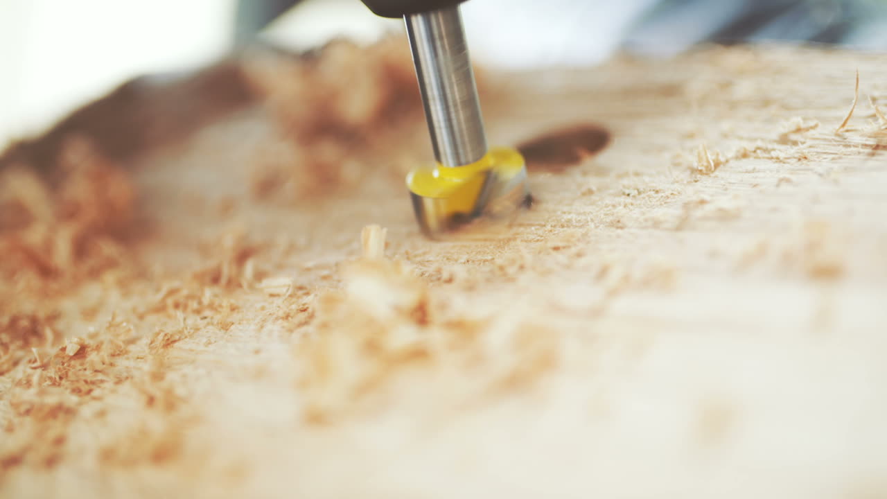 perforación en madera de cerca