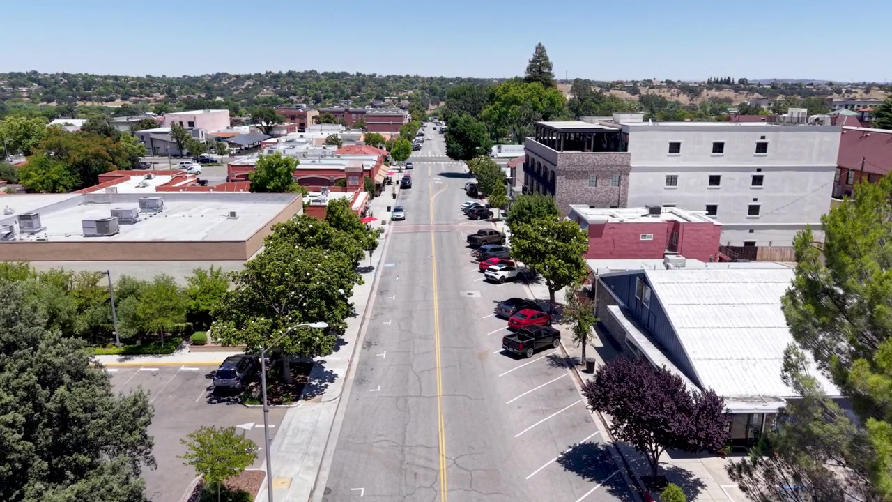 Ripresa aerea a livello stradale a Paso Robles, California