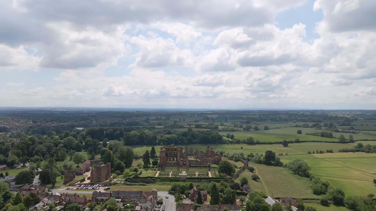 Veduta aerea di presentazione del Castello di Kenilworth e della splendida campagna inglese