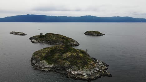 toma aérea de drones de la isla hodgson en columbia británica
