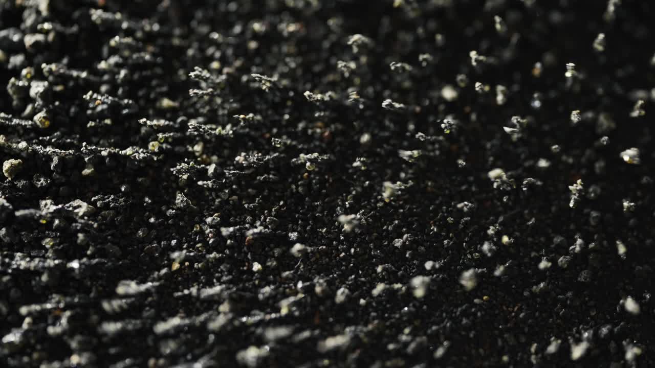 Macro Granular Surface Moving With Invisible Magnetic Force