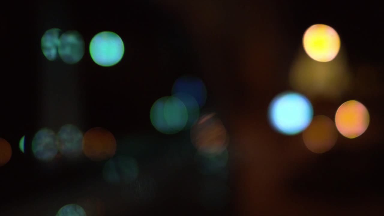 Luci bokeh astratte in movimento notturno