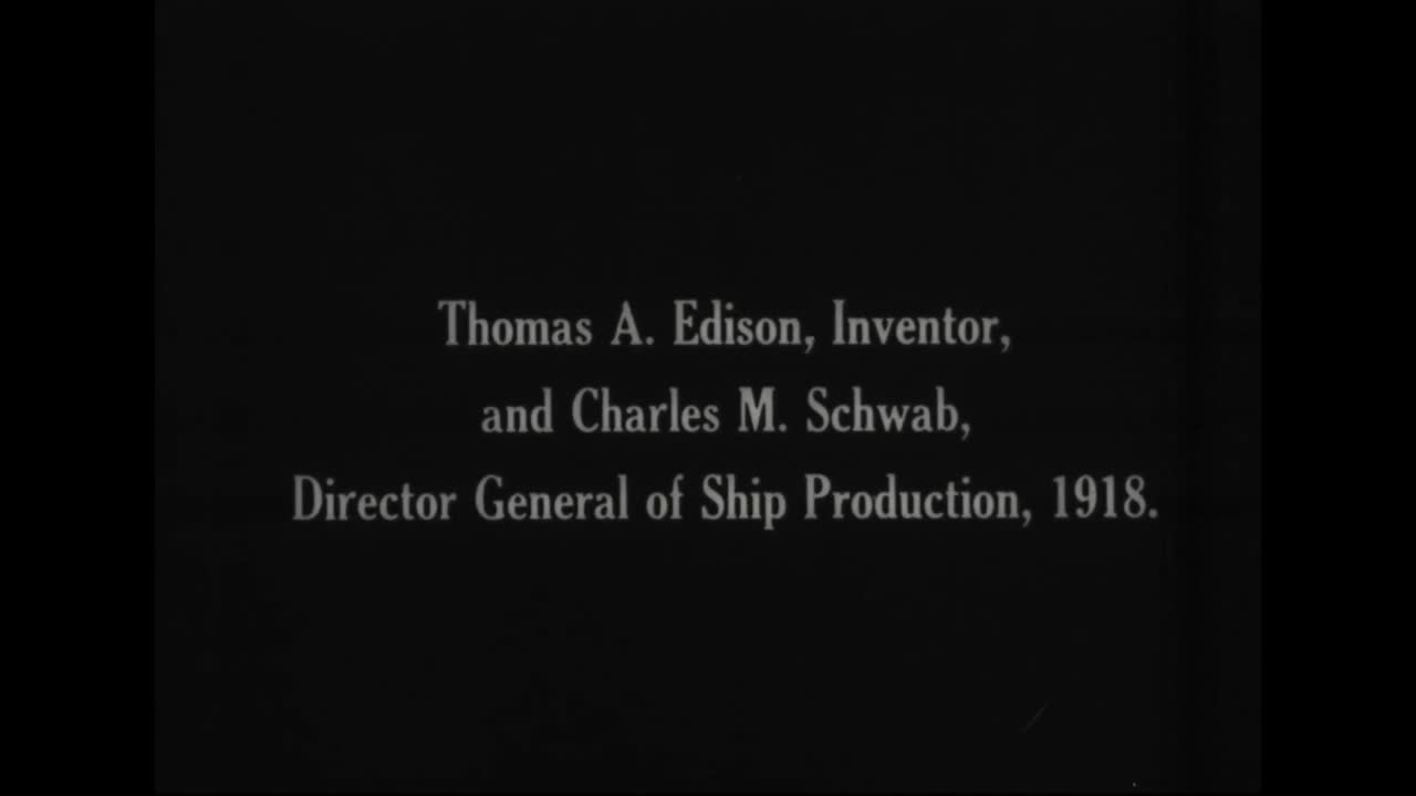 1918년 토마스 에디슨이 선박 생산 총책임자 찰스 슈왑과 함께 집에서 포즈를 취하고 있습니다.