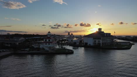 club náutico de nueva orleans al atardecer