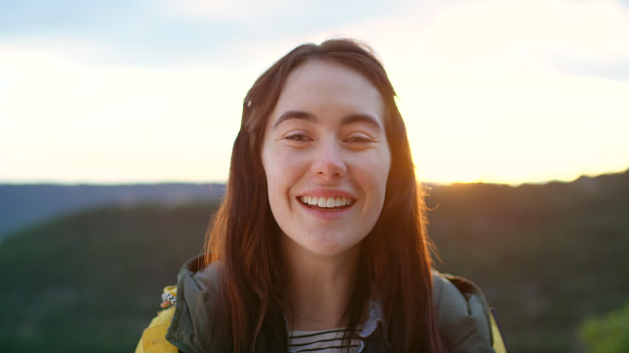 sé como un árbol y deja caer las hojas muertas.