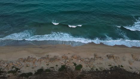 Natürlicher-Sandstrand-Am-Meer-Auf-Der-Insel-Sardinien,-Italien