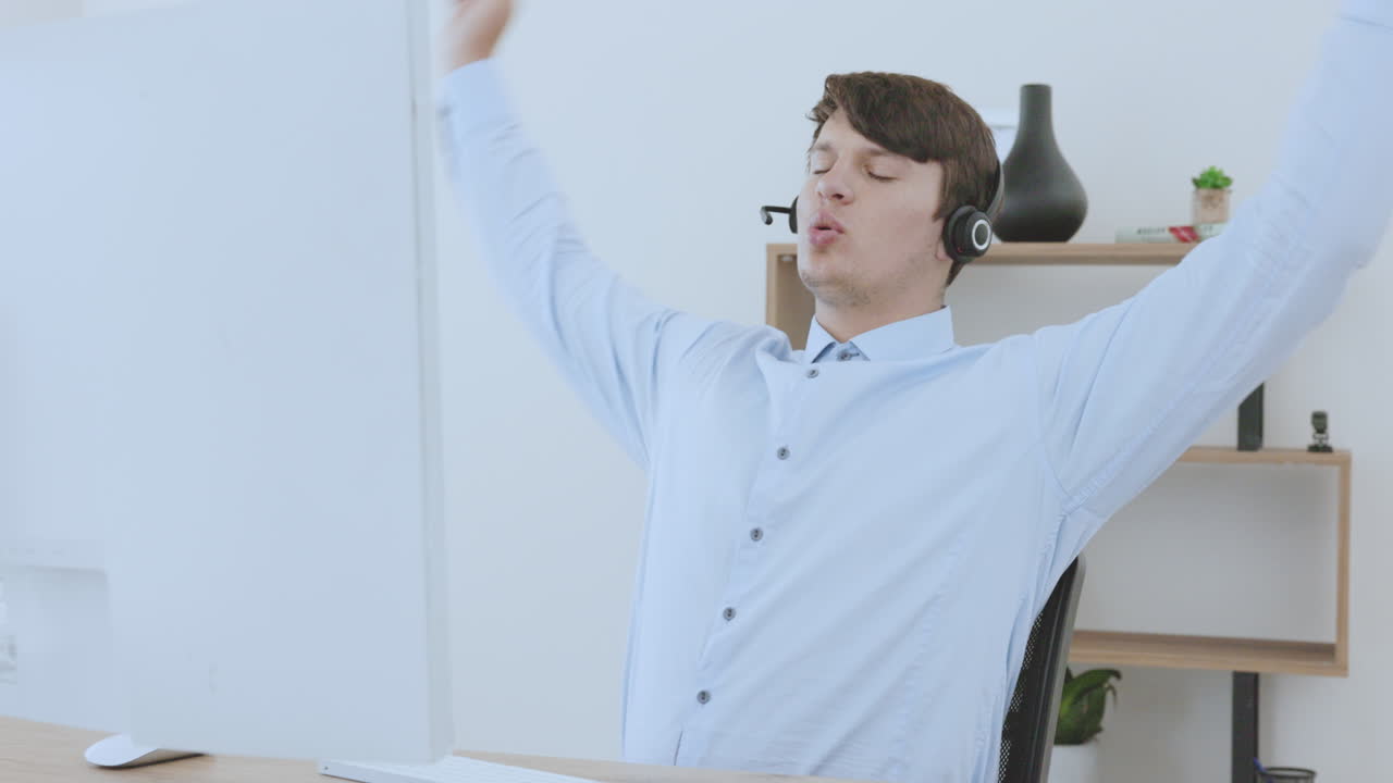 스트레칭, 콜 센터와 남자와 함께 휴식을 취