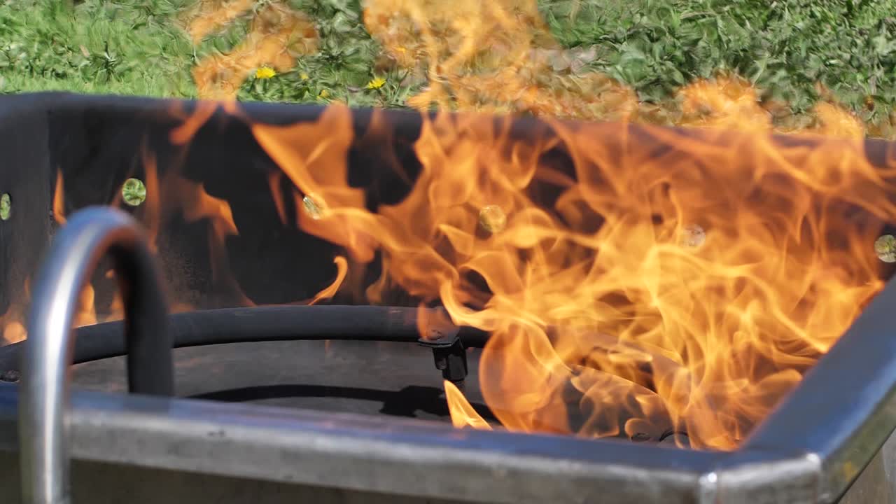 팬은 기름에 점화