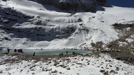 Antenne-Zieht-Sich-Zurück-Von-Laguna-Esmeralda-In-Den-Hochanden,-Bolivien