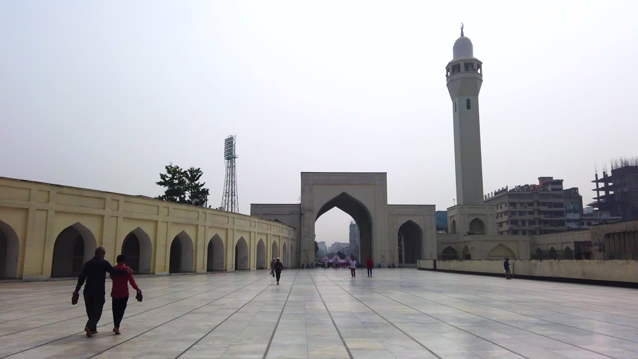 vista exterior de una mezquita en dhaka, bangladesh