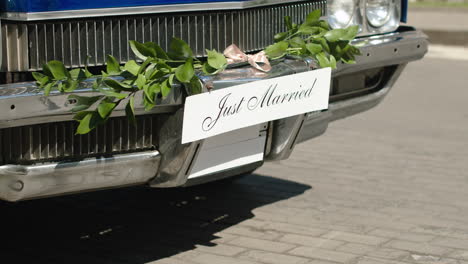 Close-up-view-of-decorated-car