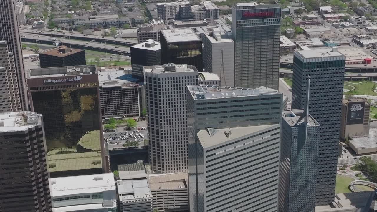 Vista del centro di Dallas dall'alto con edifici e strade
