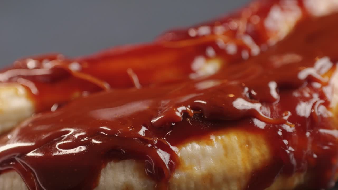 Grilled Bananas with caramel and coconut Sauce, Thai Dessert