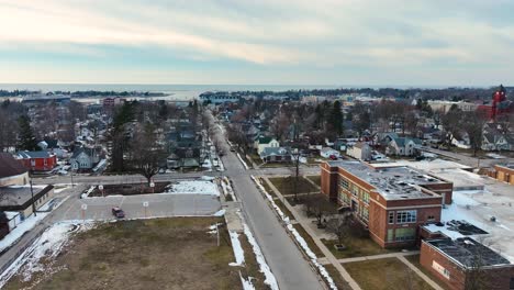 Levantándose-Sobre-Ludington-En-Pleno-Invierno