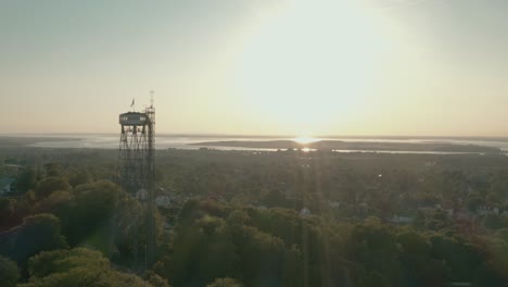 Volando-Alrededor-De-La-Torre-De-Aalborg-Con-Drones