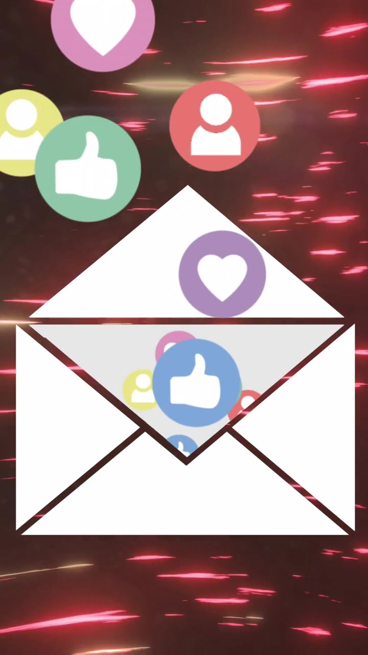 Animazione di una busta e icone dei social media ed elaborazione dati su luci.