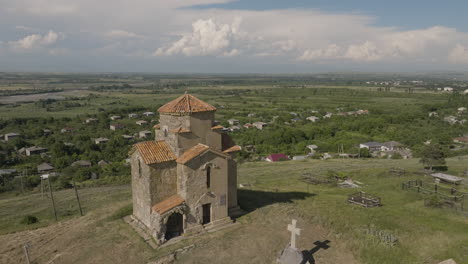 Orthodoxe-Samtsevrisi-kirche-Des-Heiligen-Georgs-Auf-Dem-Land-Von-Georgia