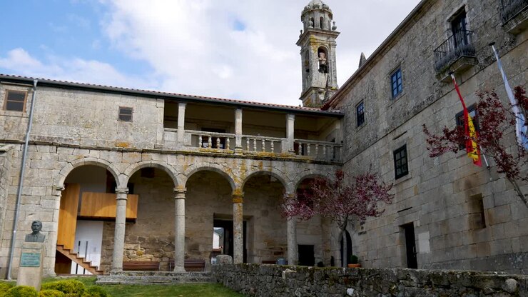 Caratteristico Monastero di Santa Maria de Xunqueira de Espadanedo a Ourense, Spagna