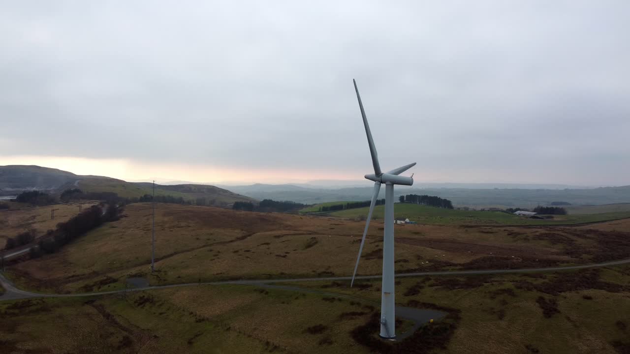 кинематографические аэрофотосъемки ветряной электростанции ламбригг, кендал камбрия великобритания