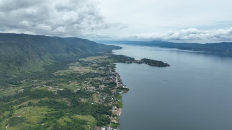 rica en cultura e historia, la isla de samosir centro cultural del pueblo batak