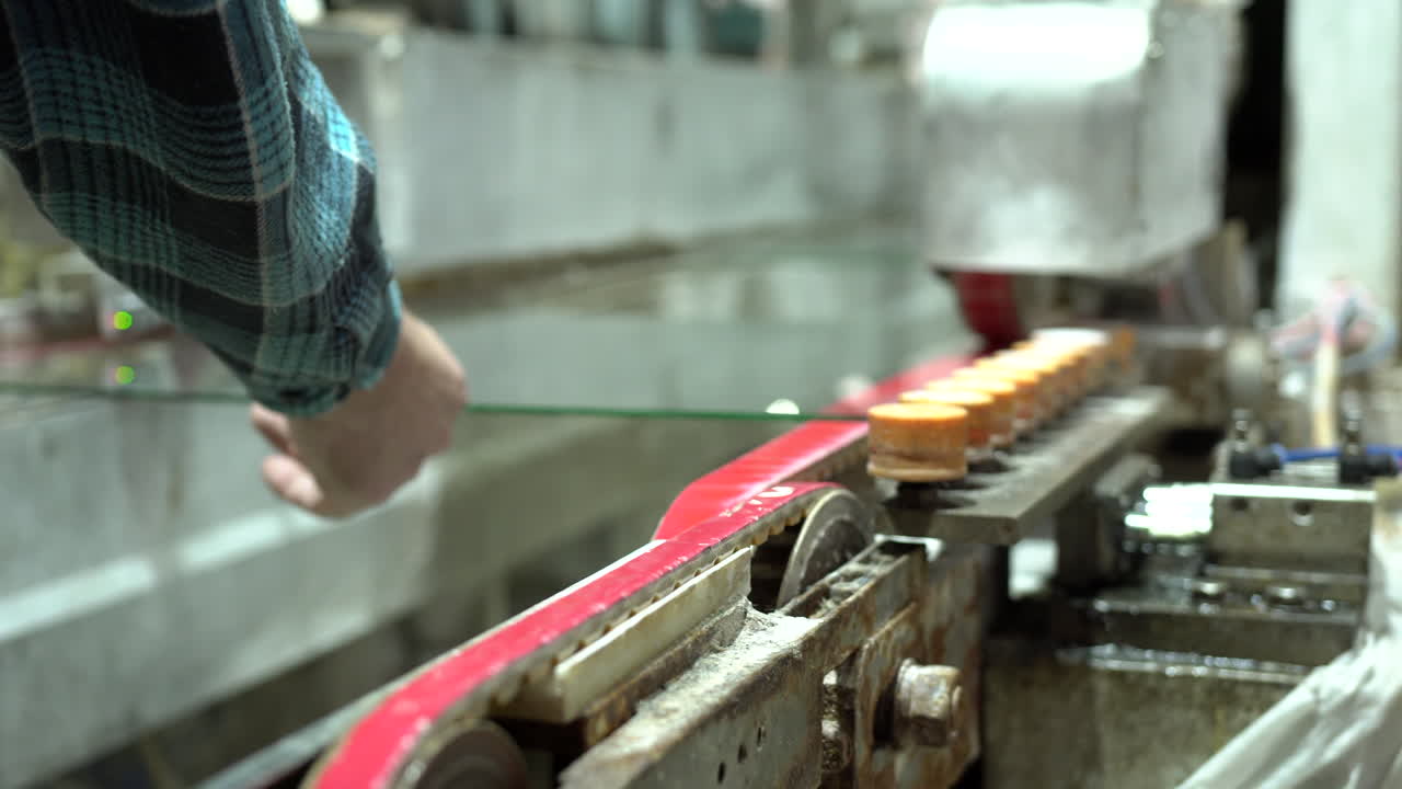 둥근 유리 패널 가장자리